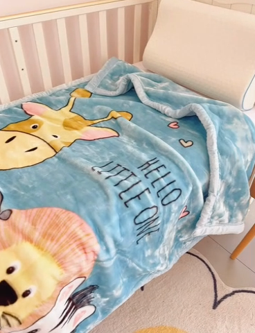 91家纺网 家纺一手货源 找家纺 凯轩毛毛毯毯子网销专供 2024新款加厚保暖儿童印花云毛毯毯子系列 团聚  蓝