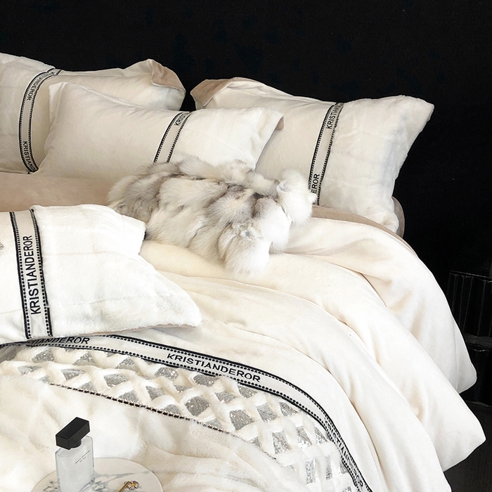 91家纺网 家纺一手货源 找家纺 （总）安莱生活 2024新款美拉德苏格兰獭兔牛奶绒刺绣工艺款四件套-风格二