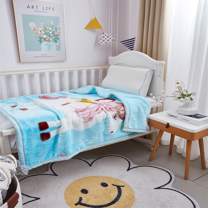 91家纺网 家纺一手货源 找家纺 凯轩毛毛毯毯子网销专供 2024新款加厚保暖儿童印花云毛毯毯子系列 小骑手  蓝