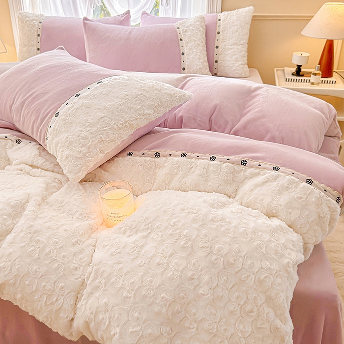 91家纺网 家纺一手货源 找家纺 安莱生活 2024新款优雅獭兔牛奶绒刺绣工艺款四件套 暖暖恋-风格一 玫瑰紫