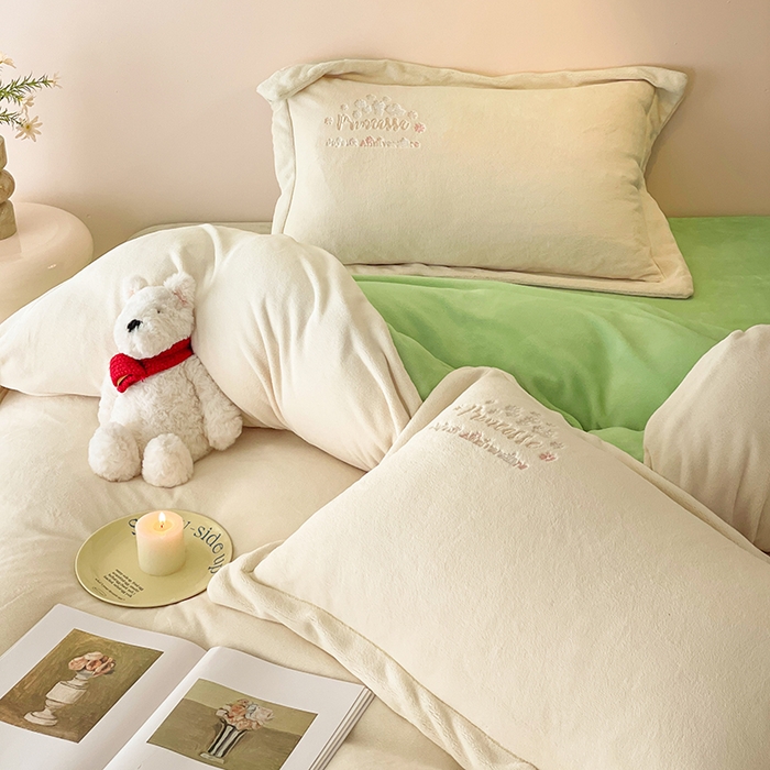 91家纺网 家纺一手货源 找家纺 新方向 2025新款全消光A类牛奶绒四件套-公主请开心 公主请开心-奶油白