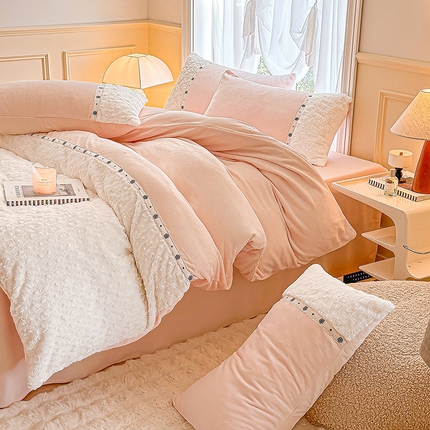 安莱生活 2024新款优雅獭兔牛奶绒刺绣工艺款四件套 暖暖恋-风格一 玫瑰粉