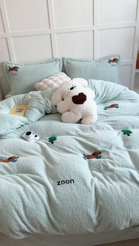 91家纺网 家纺一手货源 找家纺 萝莉家纺 2024新款加厚泰迪绒毛巾绣四件套 腊肠狗蓝