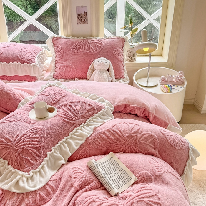 91家纺网 家纺一手货源 找家纺 蝶帕家纺 2024新款舒棉绒提花塔芙绒四件套-蝶舞 蝶舞-豆沙粉