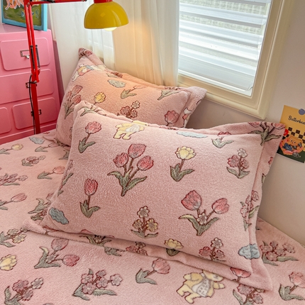 91家纺网 家纺一手货源 找家纺 韩巢家纺 2024新款雪花绒枕套一对装 花园熊(粉)