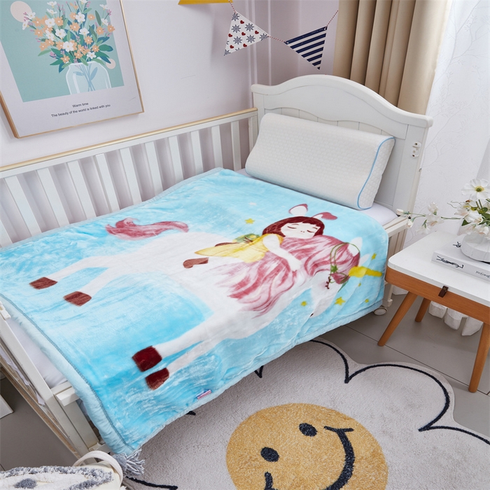 91家纺网 家纺一手货源 找家纺 凯轩毛毛毯毯子网销专供 2024新款加厚保暖儿童印花云毛毯毯子系列 小骑手  蓝