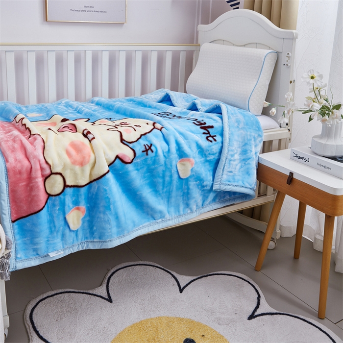 91家纺网 家纺一手货源 找家纺 凯轩毛毛毯毯子网销专供 2024新款加厚保暖儿童印花云毛毯毯子系列 卡通猪  蓝