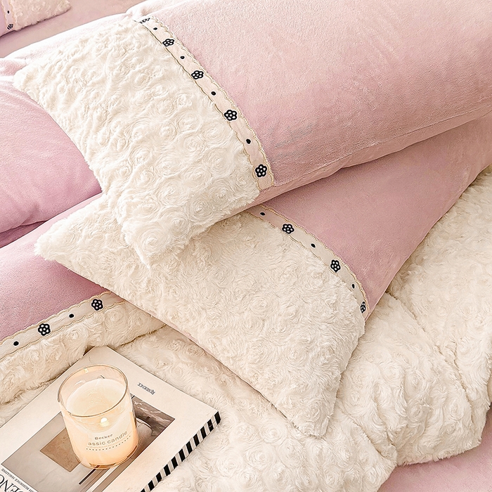 91家纺网 家纺一手货源 找家纺 安莱生活 2024新款优雅獭兔牛奶绒刺绣工艺款四件套 暖暖恋-风格一 玫瑰紫