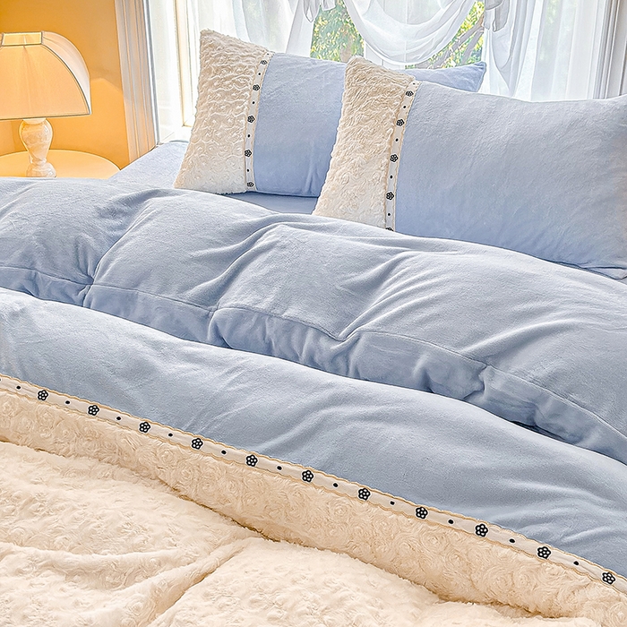 91家纺网 家纺一手货源 找家纺 安莱生活 2024新款优雅獭兔牛奶绒刺绣工艺款四件套 暖暖恋-风格一 玫瑰蓝