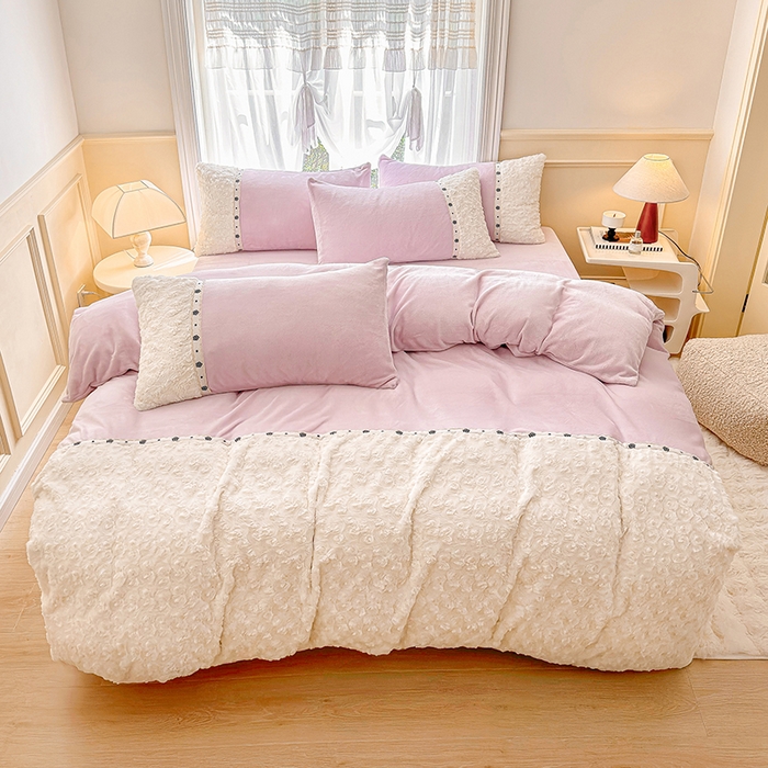 91家纺网 家纺一手货源 找家纺 安莱生活 2024新款优雅獭兔牛奶绒刺绣工艺款四件套 暖暖恋-风格一 玫瑰紫