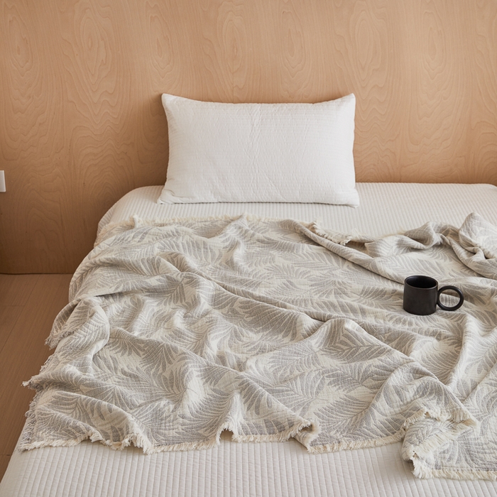 91家纺网 家纺一手货源 找家纺 淑女公社家纺 2024新款色织全棉双股提花流苏盖毯 雾蓝