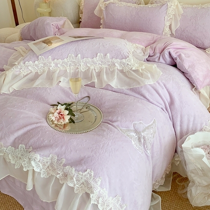 91家纺网 家纺一手货源 找家纺 吾欢心 2024新款蝶恋花高品质立体雕花绒加厚牛奶绒四件套床单款床盖款 绒蝶恋花紫