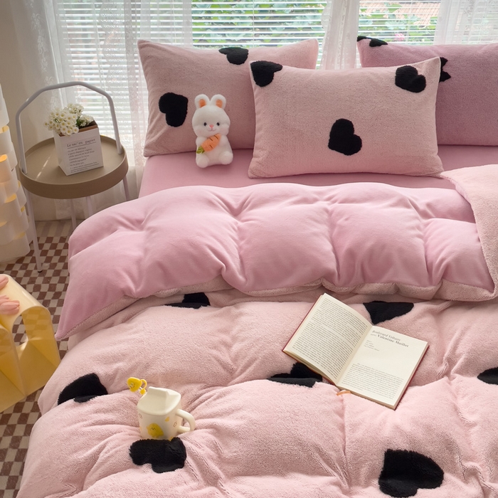 91家纺网 家纺一手货源 找家纺 蝶帕家纺 2024新款阳离子提花舒棉绒四件套 心动-粉