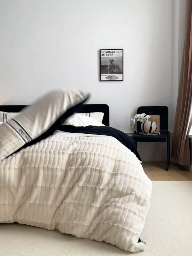 91家纺网 家纺一手货源 找家纺 （总）安莱生活 2024新款美拉德英伦风獭兔牛奶绒刺绣工艺款四件套-风格一