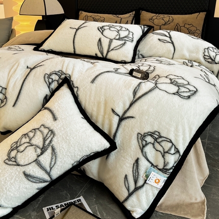 91家纺网 家纺一手货源 找家纺 （总）多乐家纺 2024新款高克重加厚保暖轻奢印花兔毛绒宽包边四件套