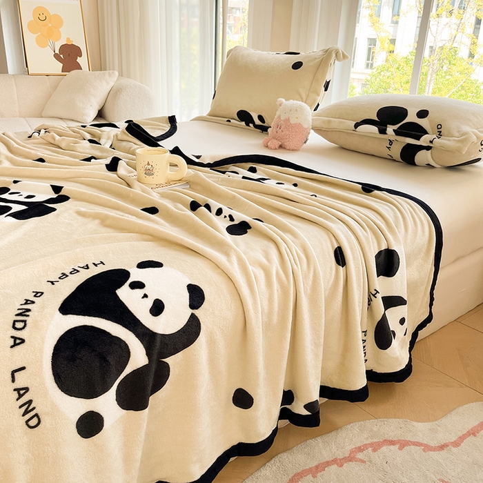 91家纺网 家纺一手货源 找家纺 千荨 2024新款多功能牛奶绒毛毯 熊猫胖达