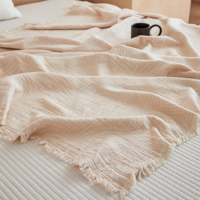 91家纺网 家纺一手货源 找家纺 淑女公社家纺 2024新款色织全棉双股提花流苏盖毯 雾粉