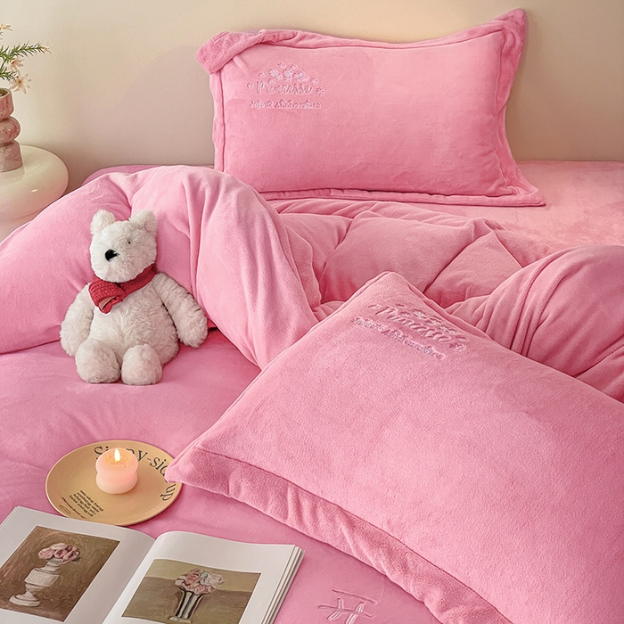 91家纺网 家纺一手货源 找家纺 新方向 2025新款全消光A类牛奶绒四件套-公主请开心 公主请开心-公主粉