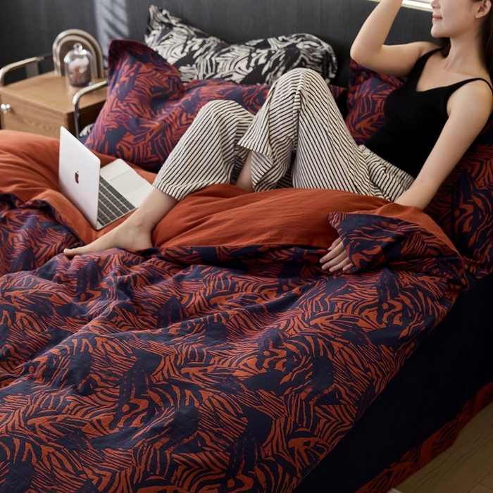 91家纺网 家纺一手货源 找家纺 安莱生活 2024新款全棉纯棉A类母婴双层纱纱布压线飞边款四件套 纽卡斯-蓝红