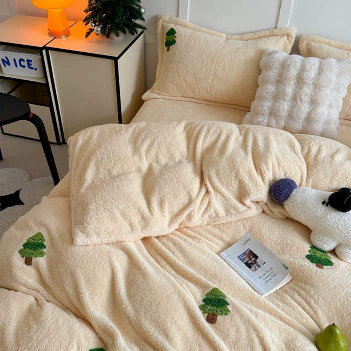 91家纺网 家纺一手货源 找家纺 萝莉家纺 2024新款加厚泰迪绒毛巾绣四件套 圣诞树黄
