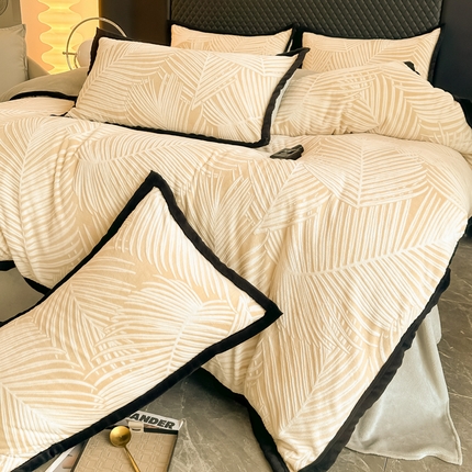 91家纺网 家纺一手货源 找家纺 （总）多乐家纺 2024新款高克重加厚保暖立体雕花牛奶绒宽包边四件套