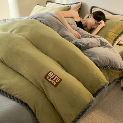 91家纺网 家纺一手货源 找家纺 晨曦家纺 2024新款日系简约小包边牛奶绒四件套 简约-浅绿浅灰