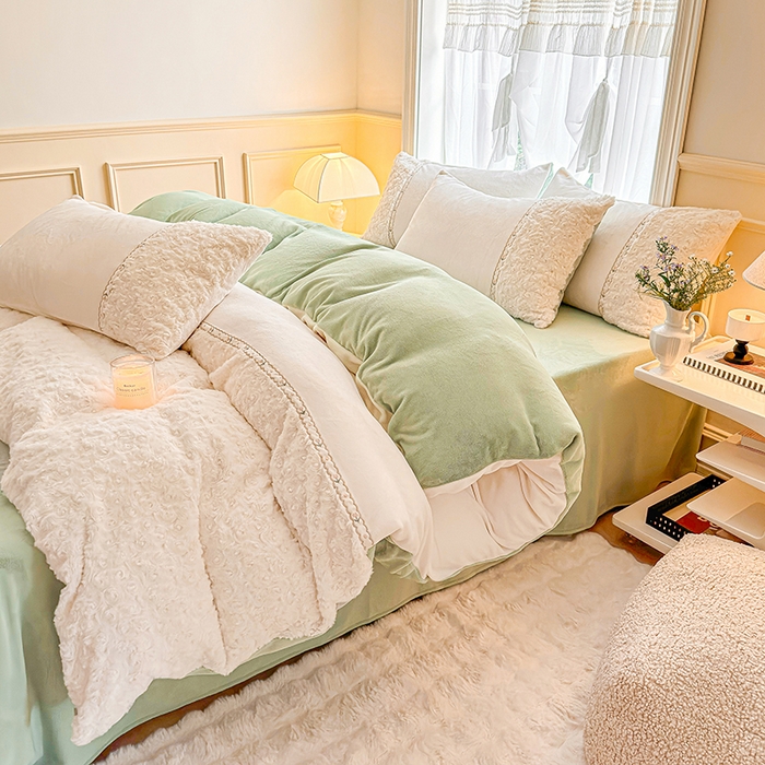 91家纺网 家纺一手货源 找家纺 安莱生活 2024新款优雅獭兔牛奶绒刺绣工艺款四件套 暖暖恋-风格二 白颜绿