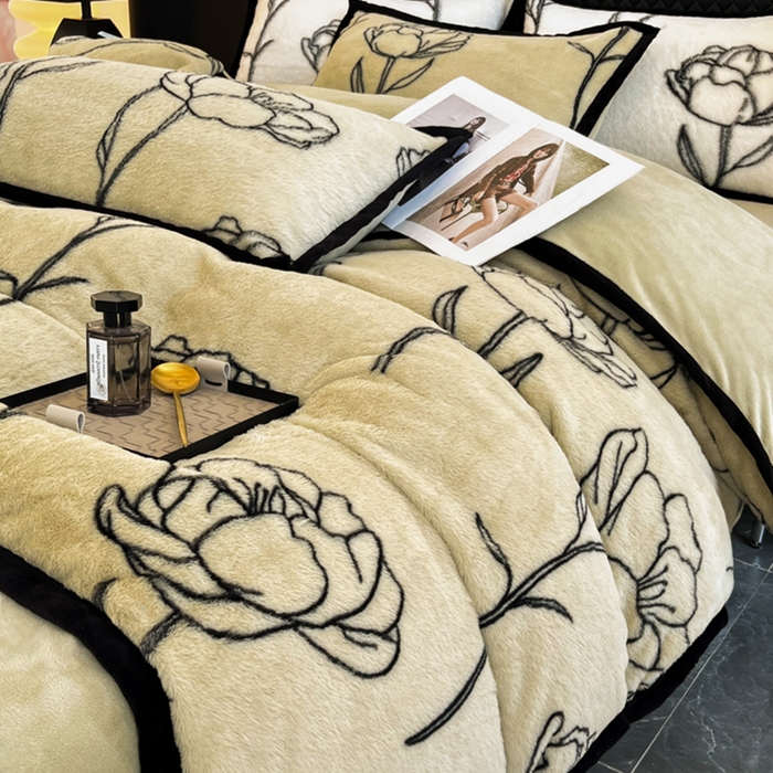 91家纺网 家纺一手货源 找家纺 多乐家纺 2024新款高克重加厚保暖轻奢印花兔毛绒宽包边四件套 兔毛-玫瑰-清新绿