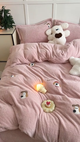 91家纺网 家纺一手货源 找家纺 萝莉家纺 2024新款加厚泰迪绒毛巾绣四件套 礼帽狗