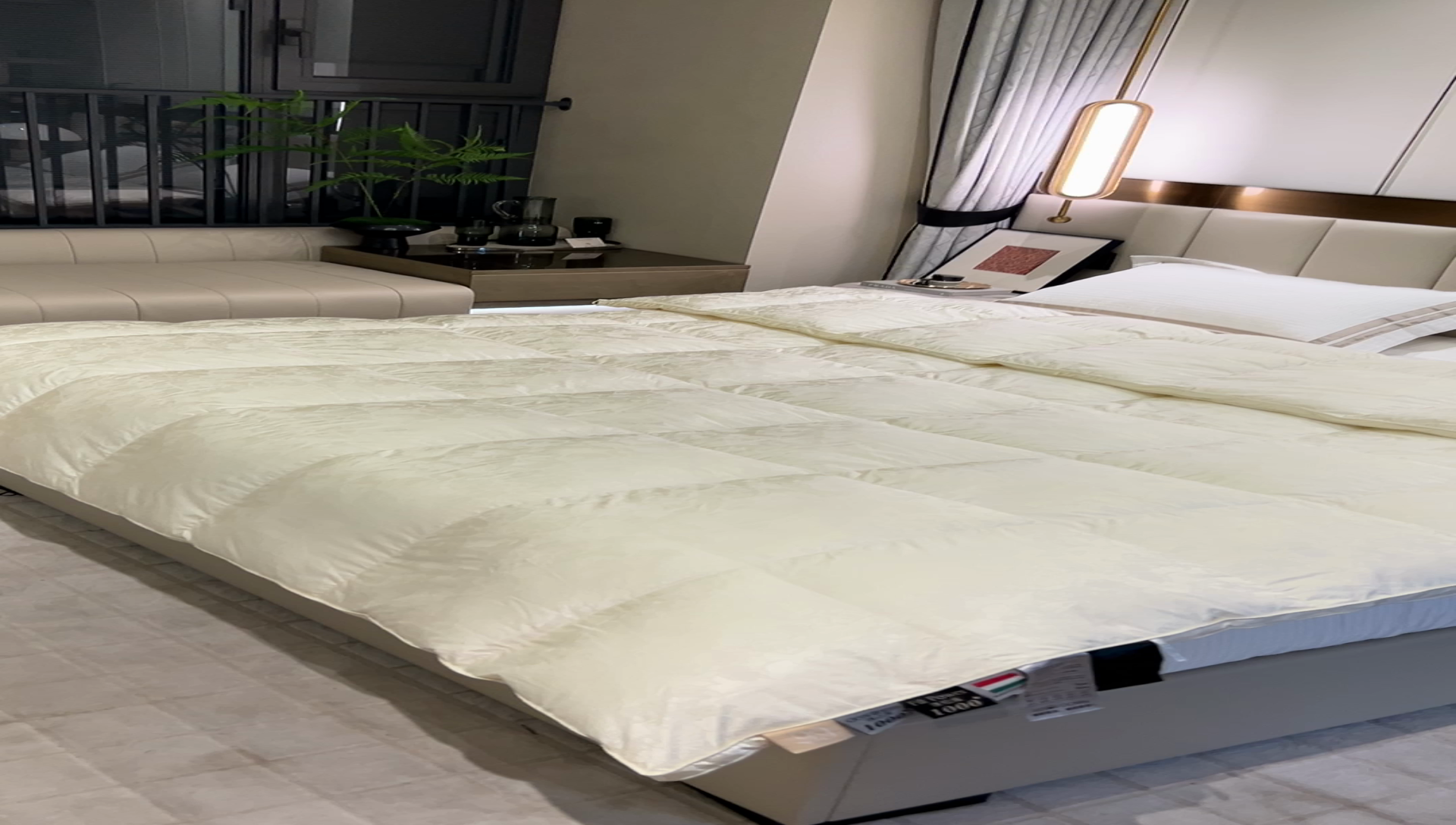 91家纺网 家纺一手货源 找家纺 静若居 2024新款高精密真丝提花羽绒被壳婚庆款羽绒被壳厂家 米白色1