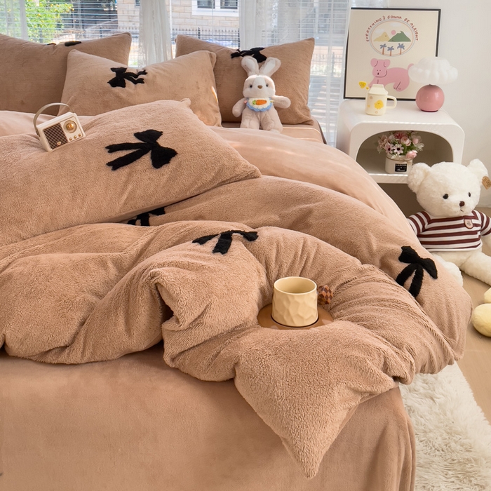 91家纺网 家纺一手货源 找家纺 蝶帕家纺 2024新款阳离子提花舒棉绒四件套 蝴蝶结-咖