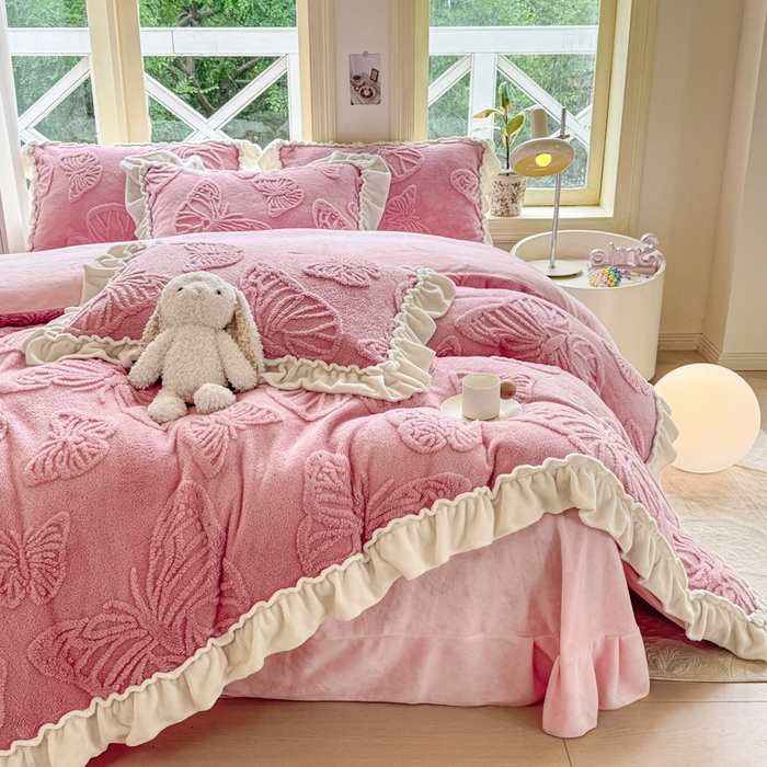 91家纺网 家纺一手货源 找家纺 蝶帕家纺 2024新款舒棉绒提花塔芙绒四件套-蝶舞 蝶舞-豆沙粉