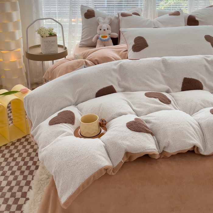 91家纺网 家纺一手货源 找家纺 蝶帕家纺 2024新款阳离子提花舒棉绒四件套 心动-咖