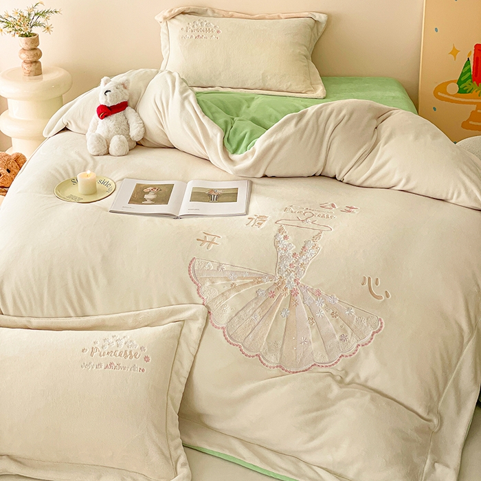 91家纺网 家纺一手货源 找家纺 新方向 2025新款全消光A类牛奶绒四件套-公主请开心 公主请开心-奶油白