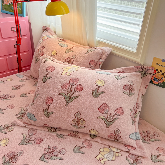 91家纺网 家纺一手货源 找家纺 韩巢家纺 2024新款雪花绒枕套一对装 花园熊(粉)