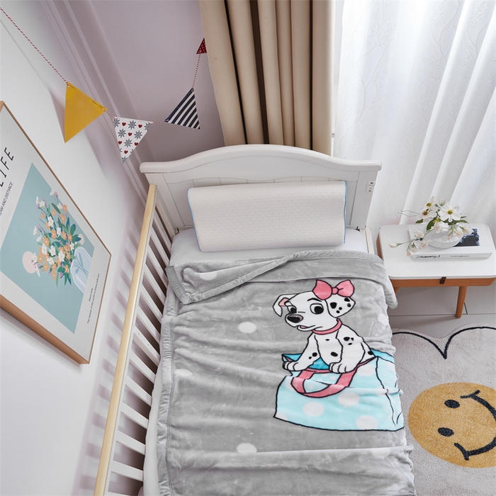 91家纺网 家纺一手货源 找家纺 凯轩毛毛毯毯子网销专供 2024新款加厚保暖儿童印花云毛毯毯子系列 斑点狗  灰