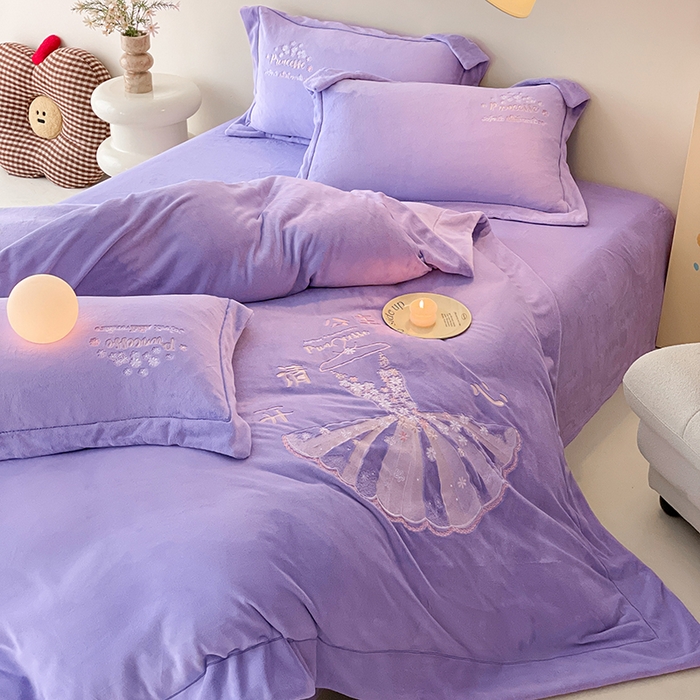 91家纺网 家纺一手货源 找家纺 新方向 2025新款全消光A类牛奶绒四件套-公主请开心 公主请开心-莫奈紫