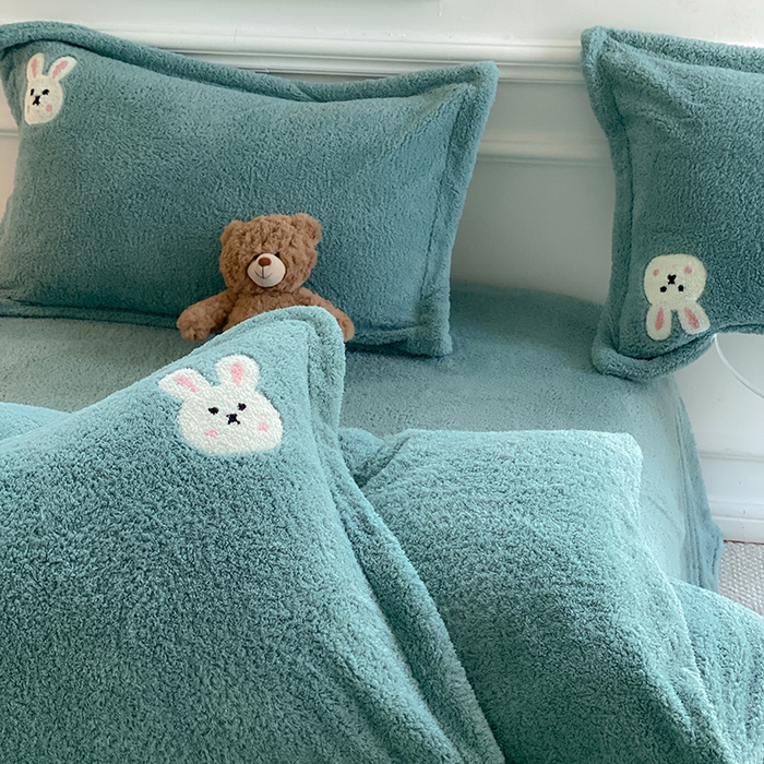 91家纺网 家纺一手货源 找家纺 萝莉家纺 2024新款加厚泰迪绒毛巾绣四件套 小免蓝