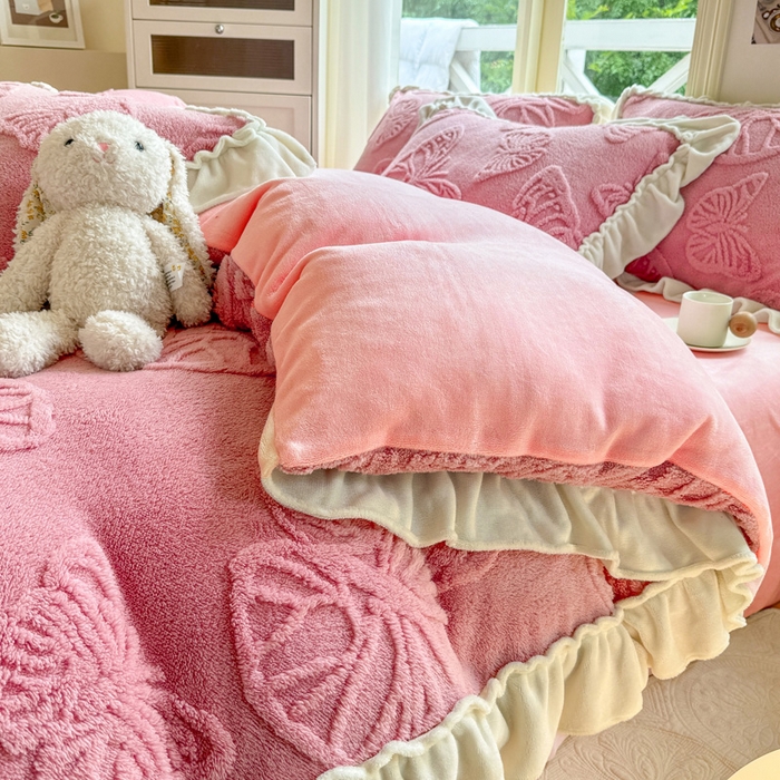 91家纺网 家纺一手货源 找家纺 蝶帕家纺 2024新款舒棉绒提花塔芙绒四件套-蝶舞 蝶舞-豆沙粉