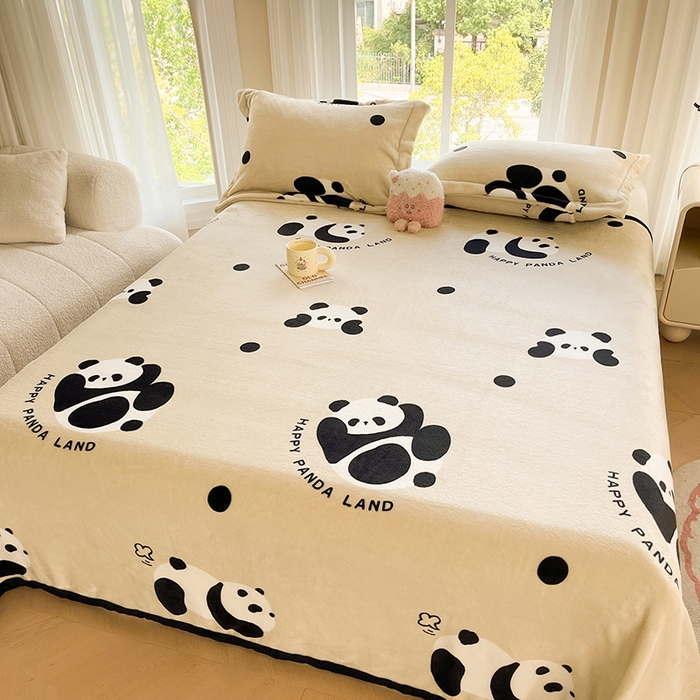 91家纺网 家纺一手货源 找家纺 千荨 2024新款多功能牛奶绒毛毯 熊猫胖达