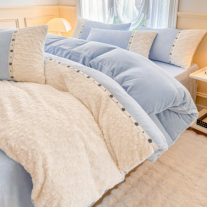 91家纺网 家纺一手货源 找家纺 安莱生活 2024新款优雅獭兔牛奶绒刺绣工艺款四件套 暖暖恋-风格一 玫瑰蓝