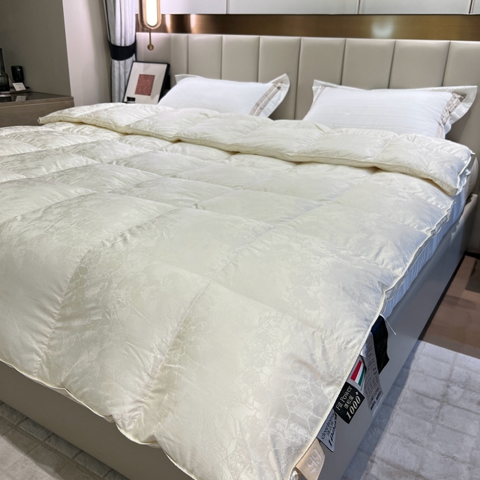 91家纺网 家纺一手货源 找家纺 静若居 2024新款高精密真丝提花羽绒被壳婚庆款羽绒被壳厂家 米白色1