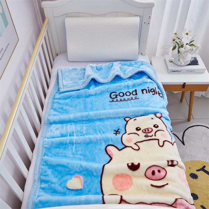 91家纺网 家纺一手货源 找家纺 凯轩毛毛毯毯子网销专供 2024新款加厚保暖儿童印花云毛毯毯子系列 卡通猪  蓝