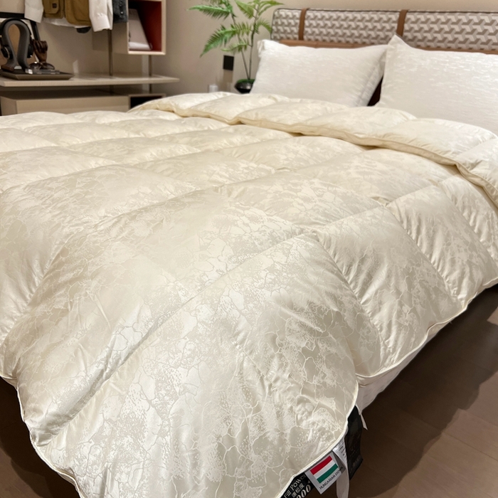 91家纺网 家纺一手货源 找家纺 静若居 2024新款高精密真丝提花羽绒被壳婚庆款羽绒被壳厂家 米白色2
