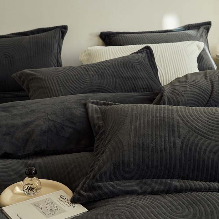 91家纺网 家纺一手货源 找家纺 安莱生活 2024新款牛奶绒提花烂花年纪系列四件套-风格二 年纪-灰