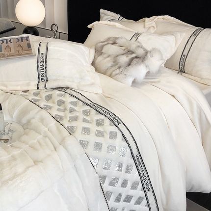 91家纺网 家纺一手货源 找家纺 （总）安莱生活 2024新款美拉德苏格兰獭兔牛奶绒刺绣工艺款四件套-风格二