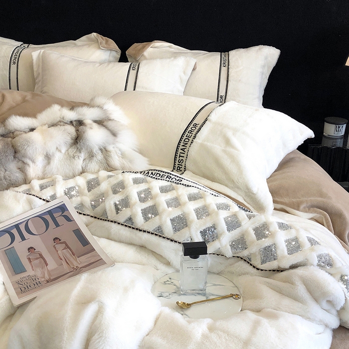 91家纺网 家纺一手货源 找家纺 （总）安莱生活 2024新款美拉德苏格兰獭兔牛奶绒刺绣工艺款四件套-风格二