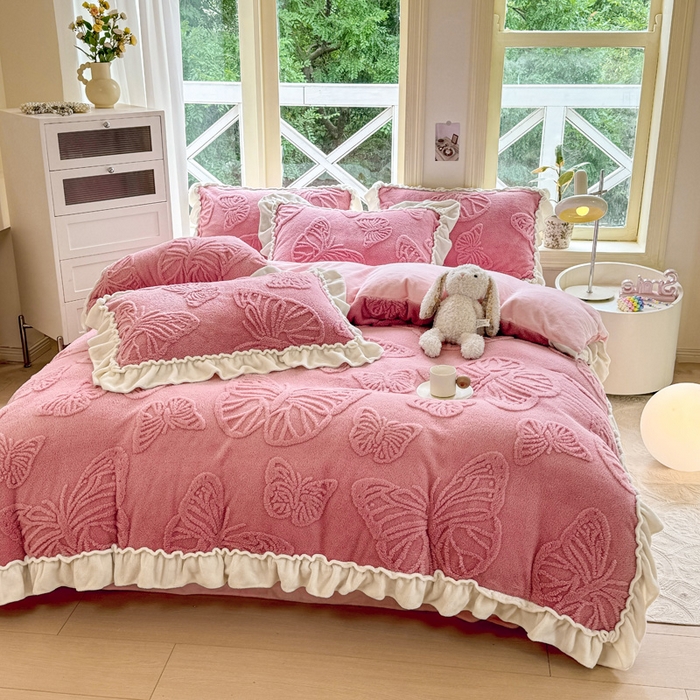 91家纺网 家纺一手货源 找家纺 蝶帕家纺 2024新款舒棉绒提花塔芙绒四件套-蝶舞 蝶舞-豆沙粉