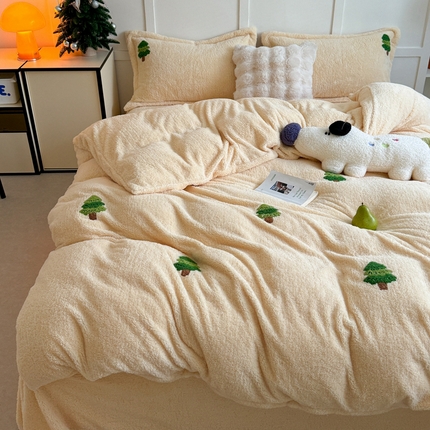 91家纺网 家纺一手货源 找家纺 萝莉家纺 2024新款加厚泰迪绒毛巾绣四件套 圣诞树黄