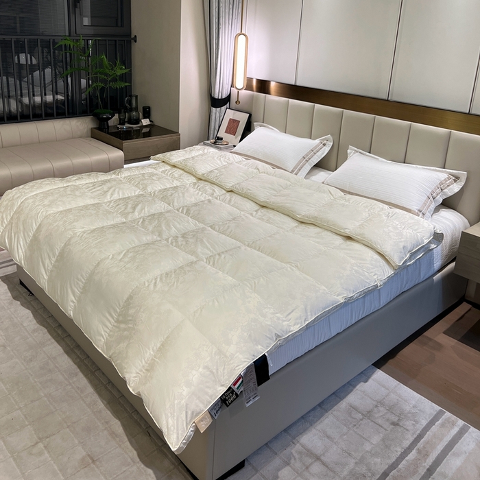 91家纺网 家纺一手货源 找家纺 静若居 2024新款高精密真丝提花羽绒被壳婚庆款羽绒被壳厂家 米白色1